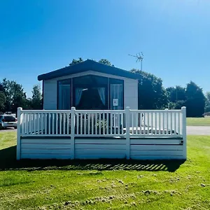 The Poplars With Hot Tub Holiday home York